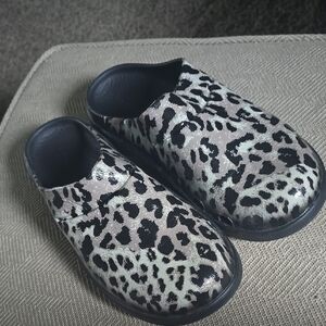 Leopard Print Slip-On Shoes